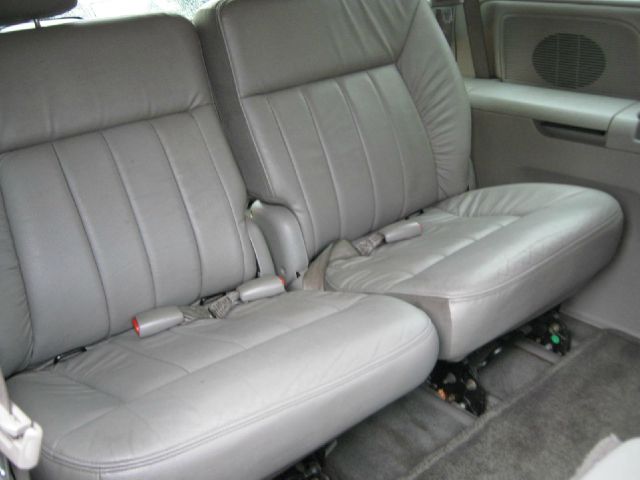 2001 Chrysler Town and Country S Sedan Under FULL Factory Warranty