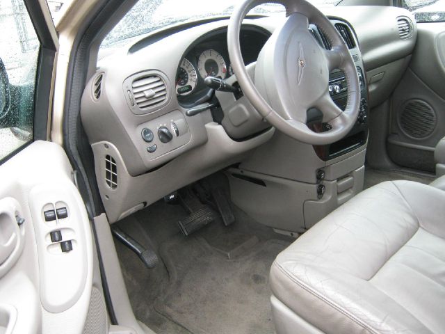 2001 Chrysler Town and Country S Sedan Under FULL Factory Warranty