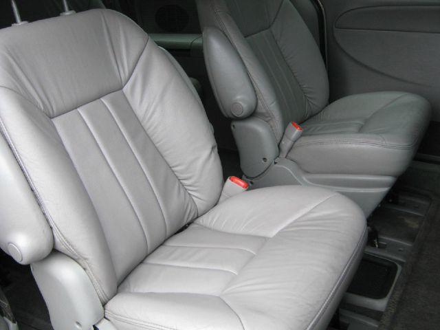 2001 Chrysler Town and Country S Sedan Under FULL Factory Warranty