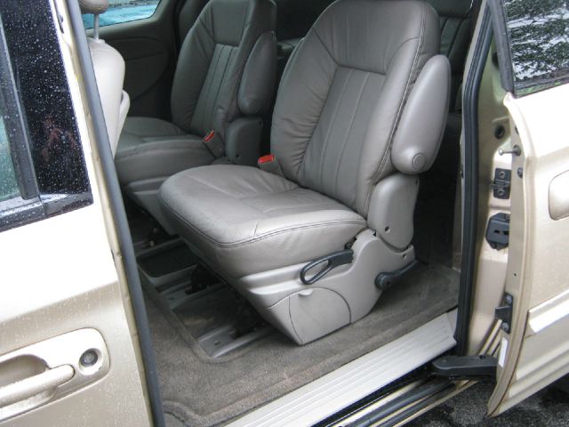 2001 Chrysler Town and Country S Sedan Under FULL Factory Warranty