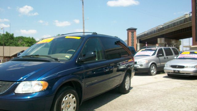 2001 Chrysler Town and Country Elk Conversion Van