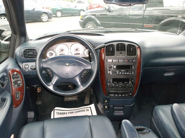 2001 Chrysler Town and Country SLT 25