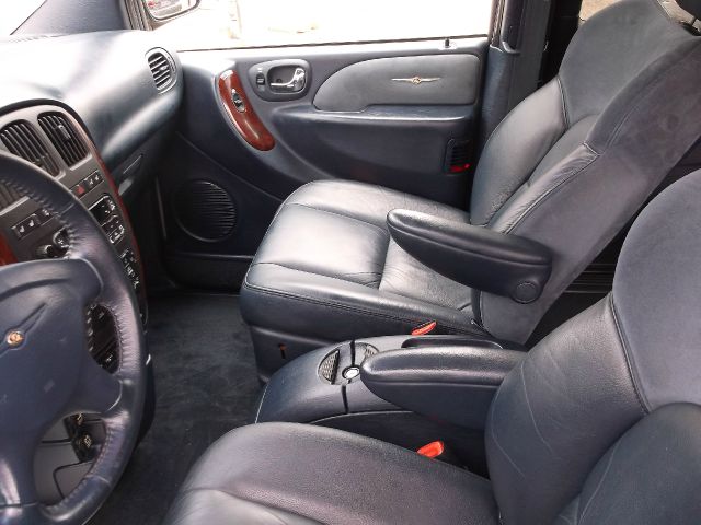 2001 Chrysler Town and Country SLT 25