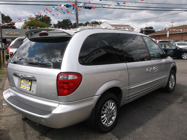 2001 Chrysler Town and Country SLT 25