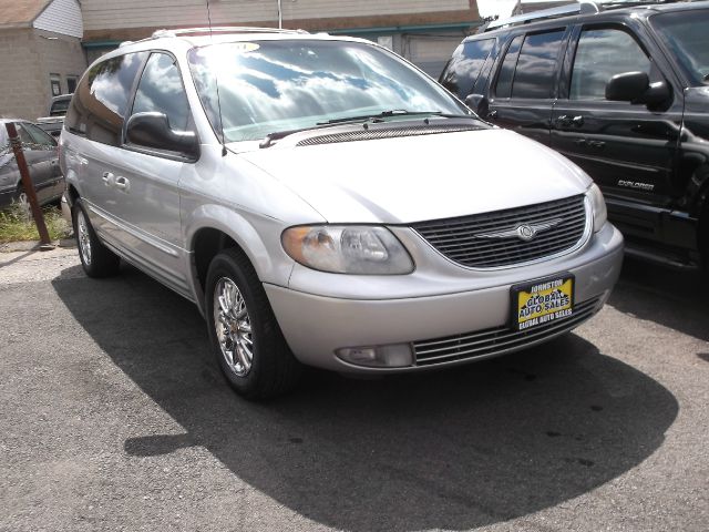 2001 Chrysler Town and Country SLT 25