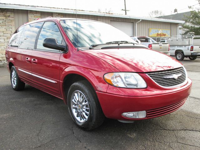 2002 Chrysler Town and Country SLT 25