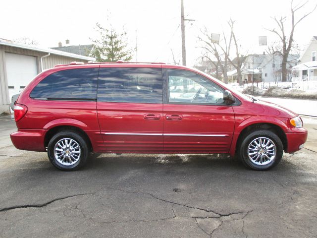 2002 Chrysler Town and Country SLT 25