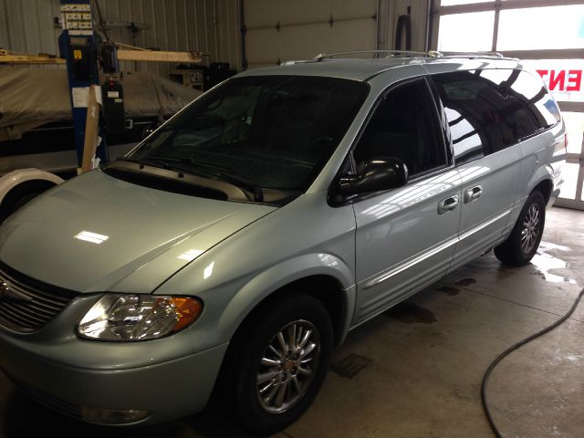 2002 Chrysler Town and Country SLT 25