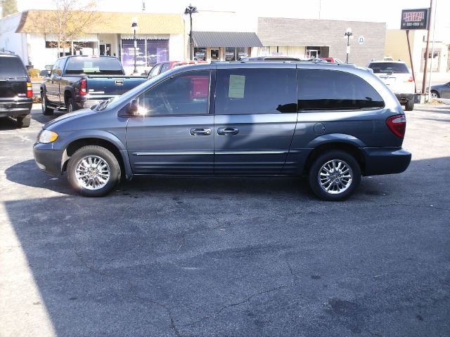 2002 Chrysler Town and Country SLT 25