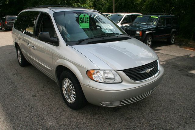 2002 Chrysler Town and Country S Sedan Under FULL Factory Warranty