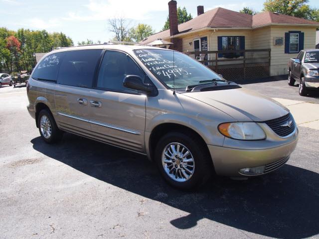 2002 Chrysler Town and Country SLT 25
