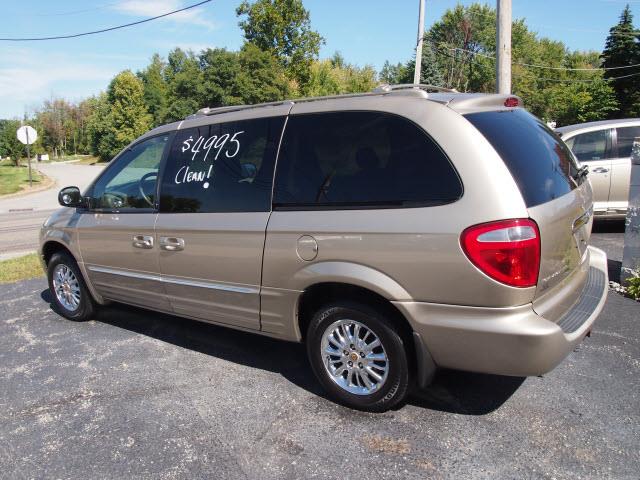 2002 Chrysler Town and Country SLT 25