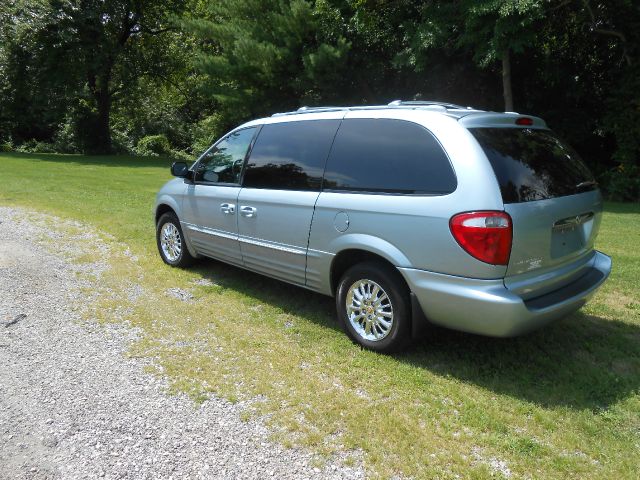 2002 Chrysler Town and Country SLT 25