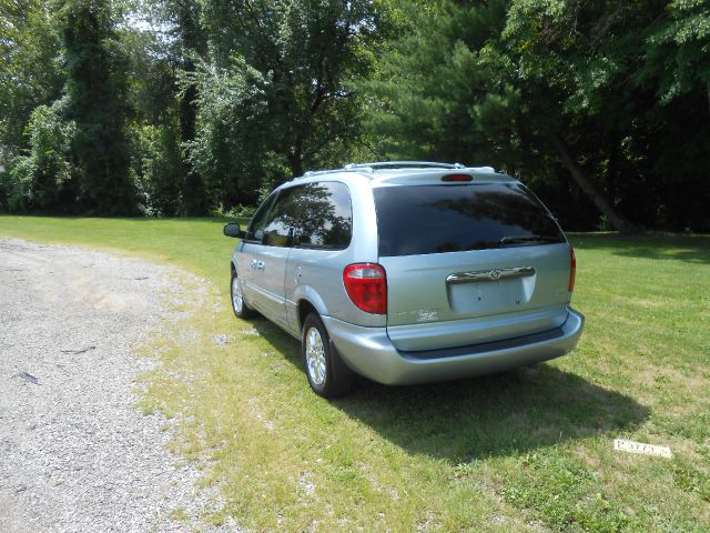 2002 Chrysler Town and Country SLT 25