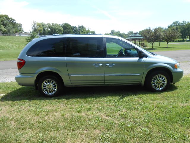2002 Chrysler Town and Country SLT 25