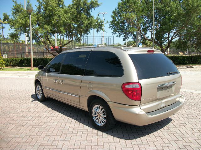 2002 Chrysler Town and Country SLT 25
