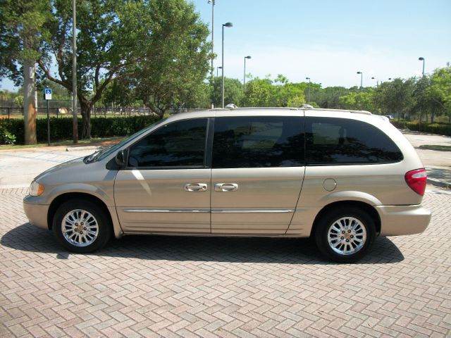 2002 Chrysler Town and Country SLT 25