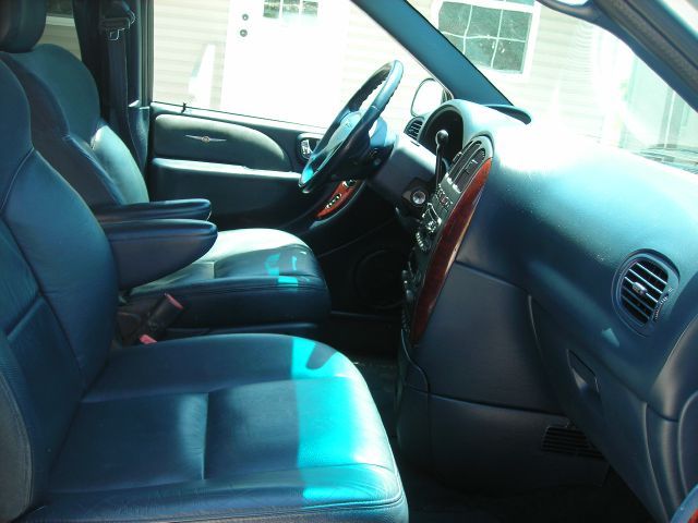 2002 Chrysler Town and Country SLT 25