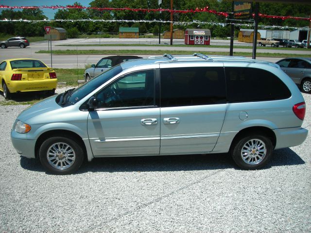 2002 Chrysler Town and Country SLT 25