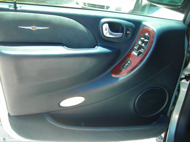 2002 Chrysler Town and Country SLT 25