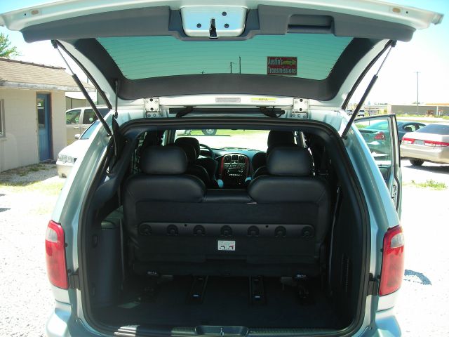 2002 Chrysler Town and Country SLT 25