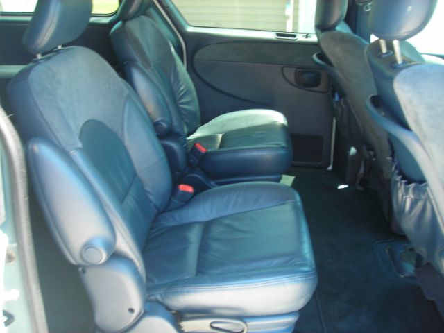 2002 Chrysler Town and Country SLT 25