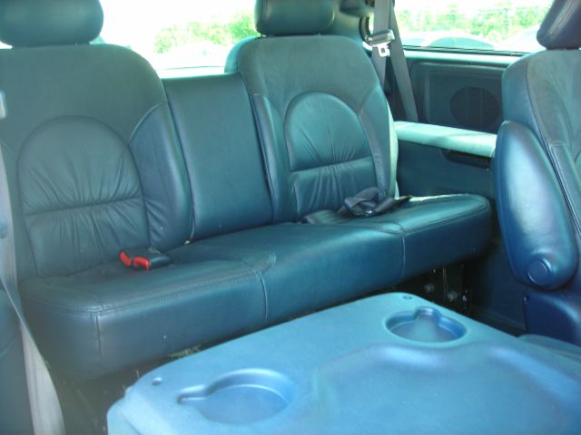 2002 Chrysler Town and Country SLT 25