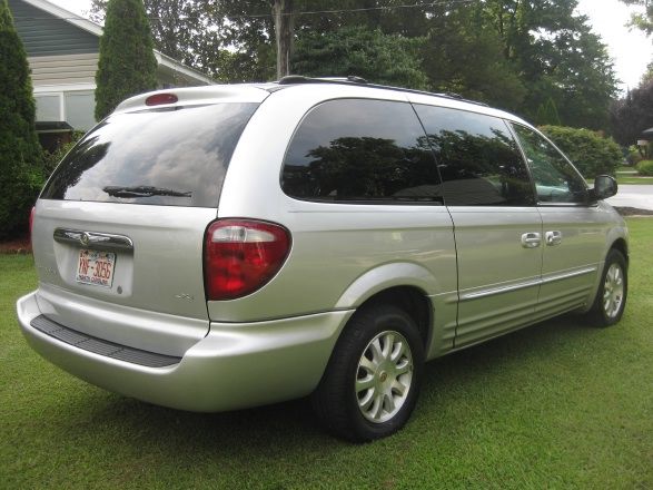 2002 Chrysler Town and Country S Sedan Under FULL Factory Warranty
