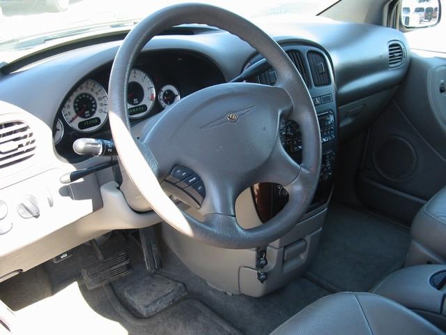 2002 Chrysler Town and Country S Sedan Under FULL Factory Warranty