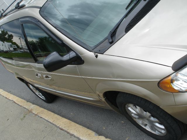 2003 Chrysler Town and Country Quad Coupe 3