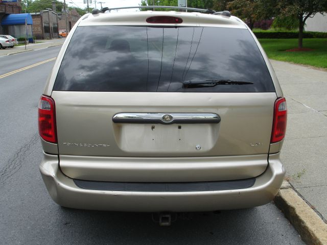2003 Chrysler Town and Country Quad Coupe 3