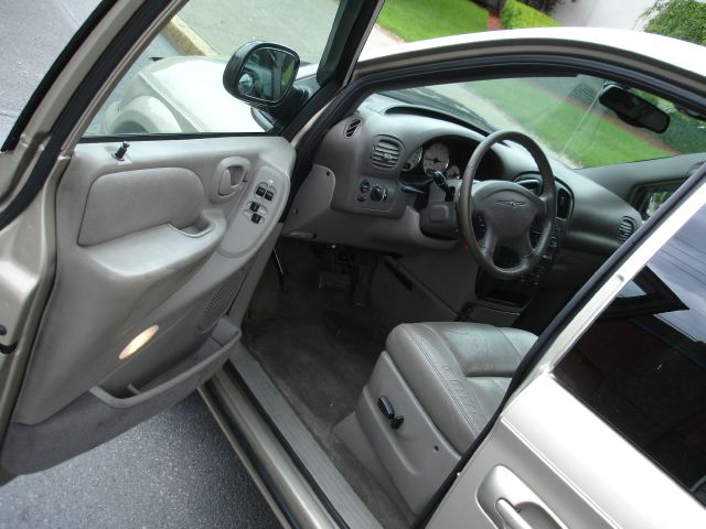 2003 Chrysler Town and Country Quad Coupe 3