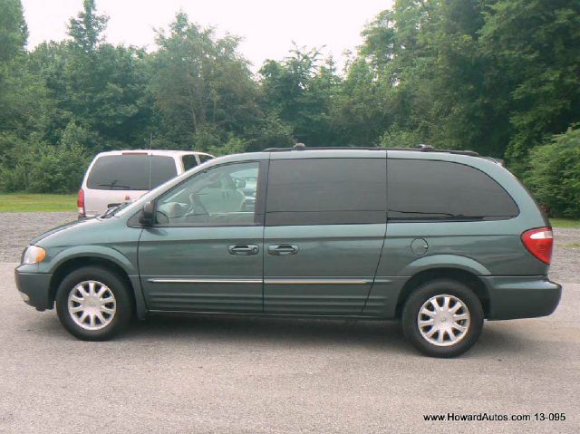 2003 Chrysler Town and Country Quad Coupe 3