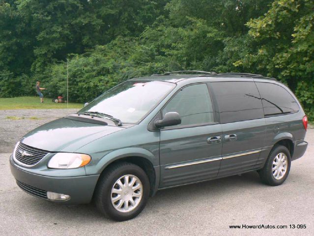 2003 Chrysler Town and Country Quad Coupe 3