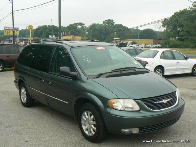 2003 Chrysler Town and Country Quad Coupe 3