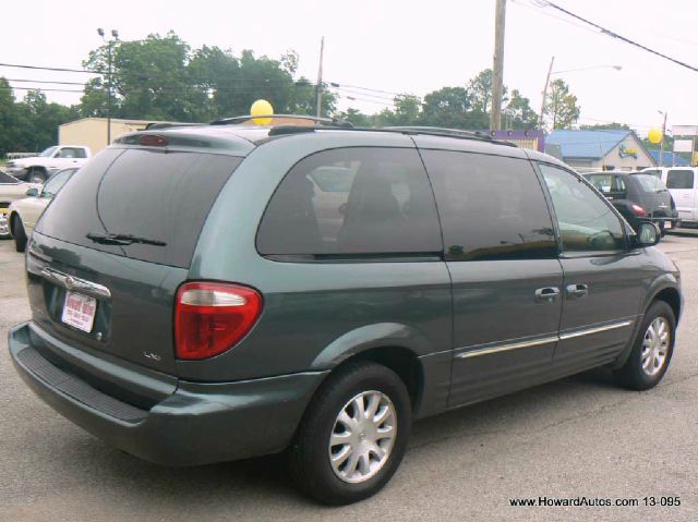 2003 Chrysler Town and Country Quad Coupe 3