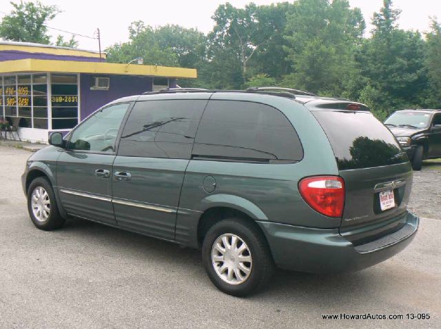 2003 Chrysler Town and Country Quad Coupe 3