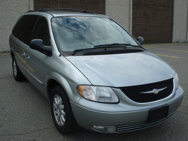 2003 Chrysler Town and Country Quad Coupe 3