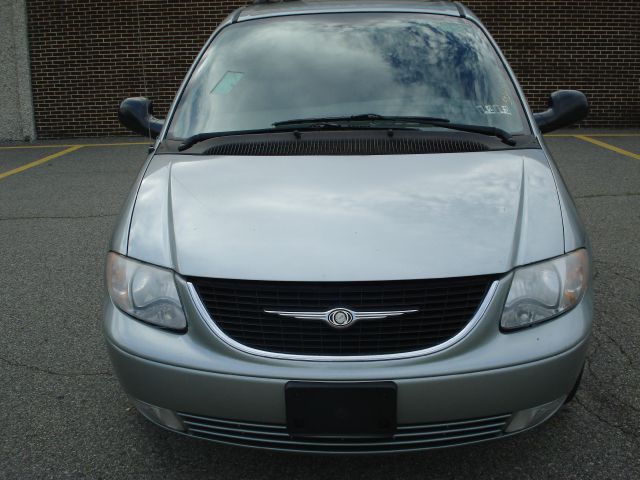 2003 Chrysler Town and Country Quad Coupe 3