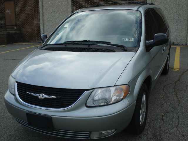 2003 Chrysler Town and Country Quad Coupe 3