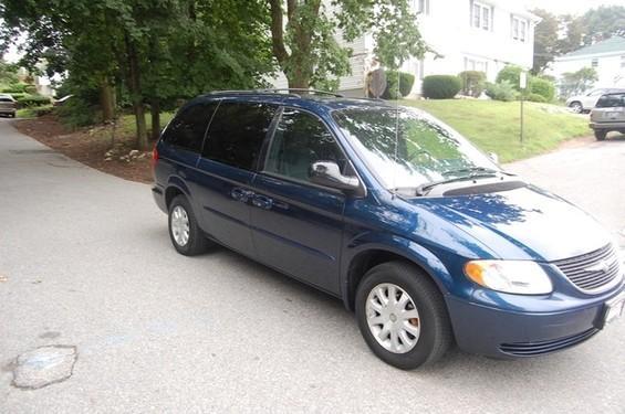 2003 Chrysler Town and Country Quad Coupe 3