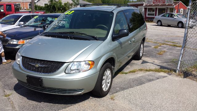 2003 Chrysler Town and Country Quad Coupe 3