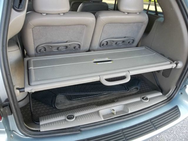 2003 Chrysler Town and Country H6 L.L. Bean