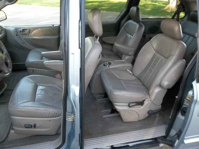 2003 Chrysler Town and Country H6 L.L. Bean