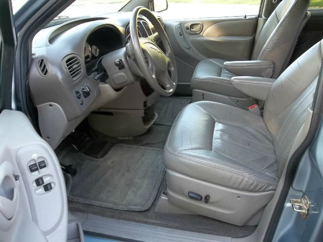 2003 Chrysler Town and Country H6 L.L. Bean