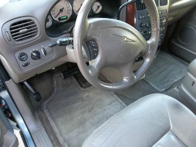 2003 Chrysler Town and Country H6 L.L. Bean