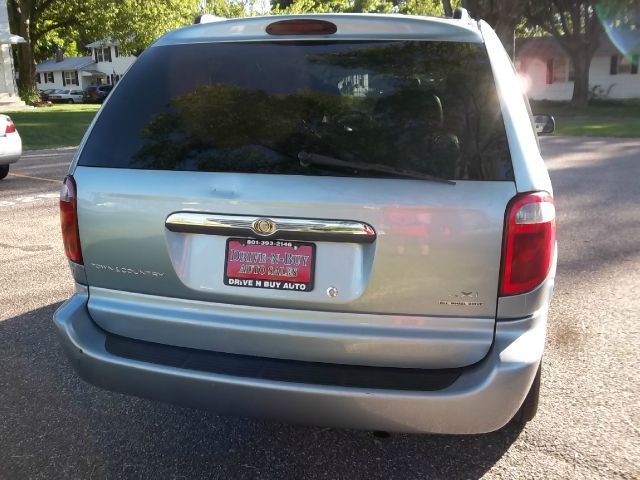 2003 Chrysler Town and Country H6 L.L. Bean