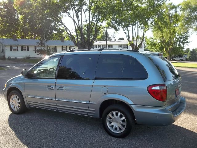2003 Chrysler Town and Country H6 L.L. Bean