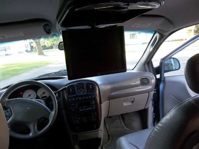 2003 Chrysler Town and Country H6 L.L. Bean