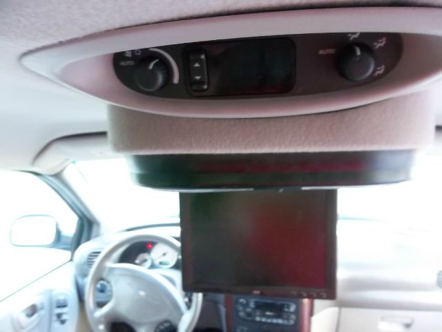 2003 Chrysler Town and Country H6 L.L. Bean